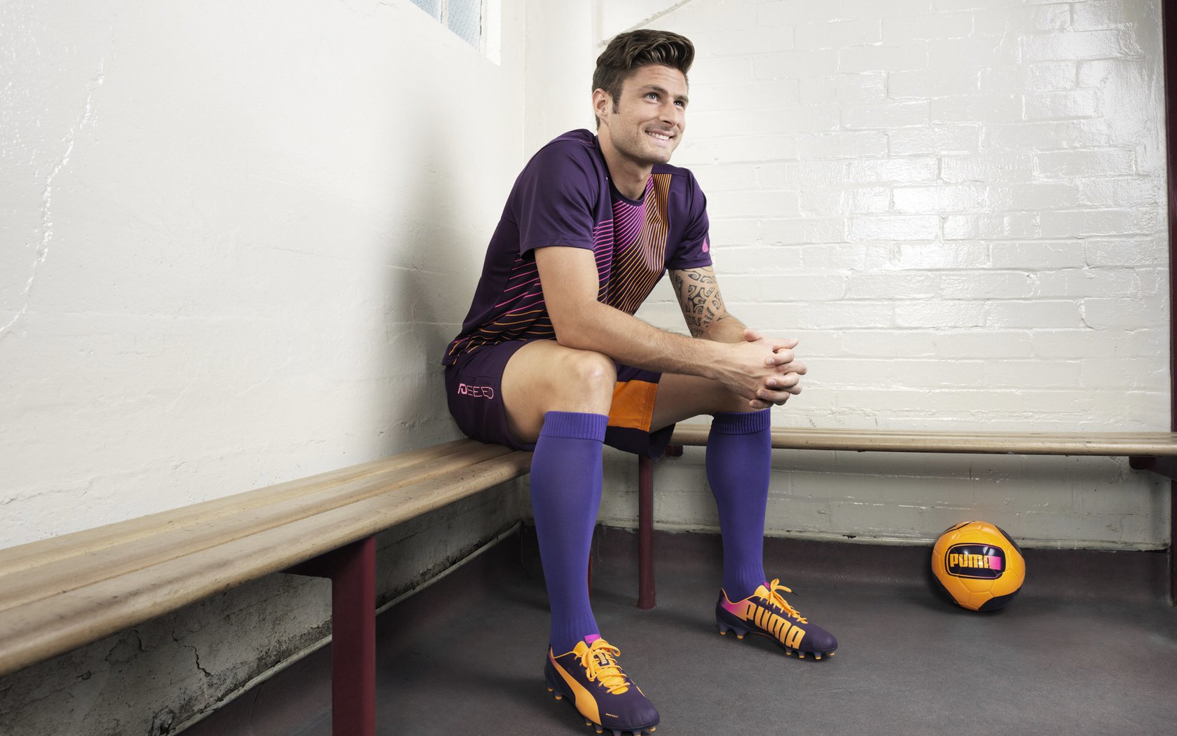 开云备用-英超球员赛场应激反应对技术动作稳定性的影响,英超门将扑救