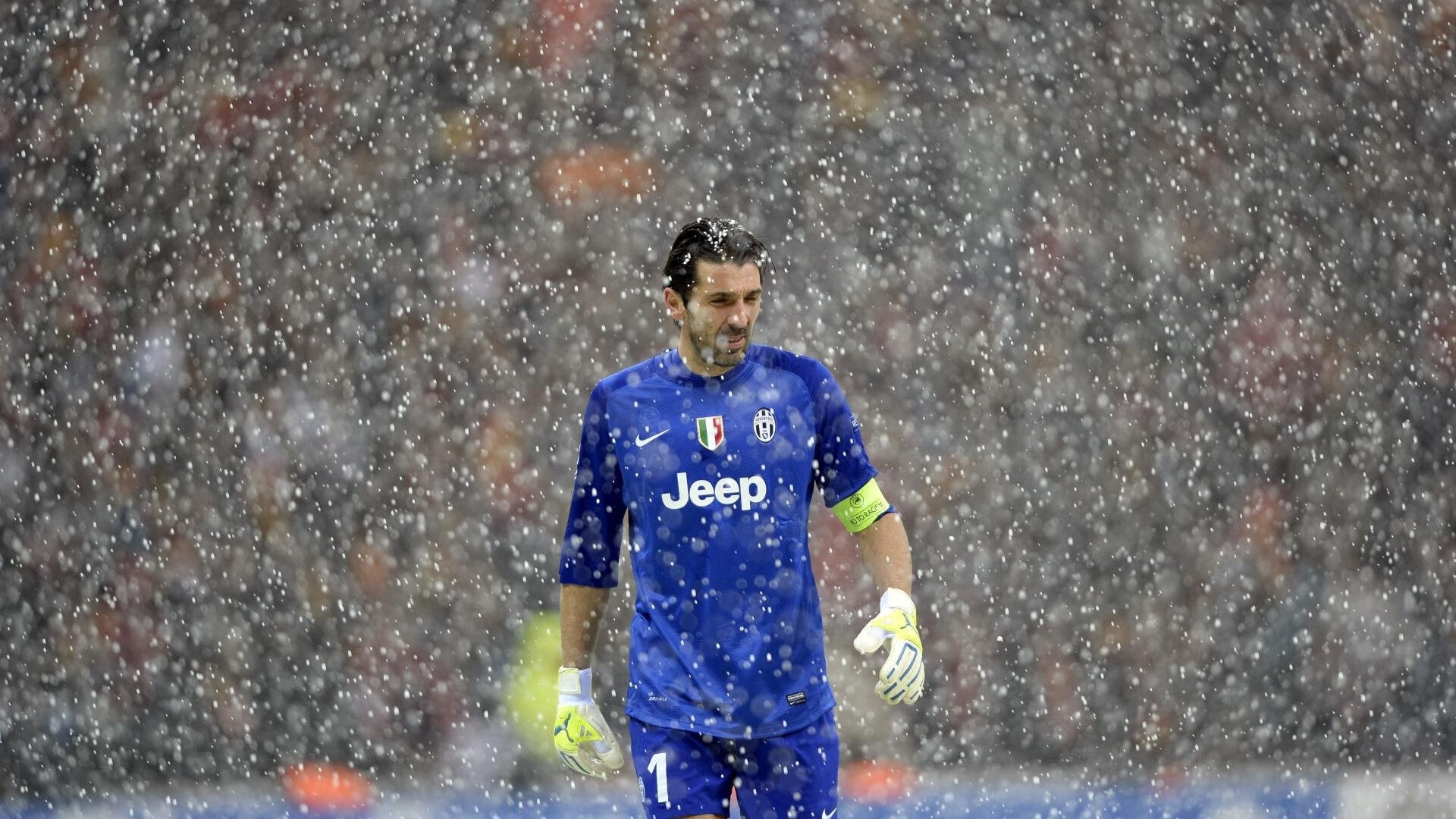 开云 官网 入口-五大联赛穿插阵型策略对球员适配性挑战分析，五大联赛穿插阵型策略对球员适配性挑战分析的影响